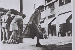 Tel Aviv passersby dodging Hassan Bek sniper fire