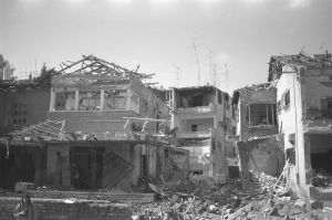 Homes hit by an Iraqi Scud missile on Ramat Gan’s Yona Street – February 12, 1991