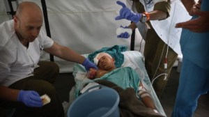 Israeli doctors treating a Nepalese boy injured in the recent earthquake
